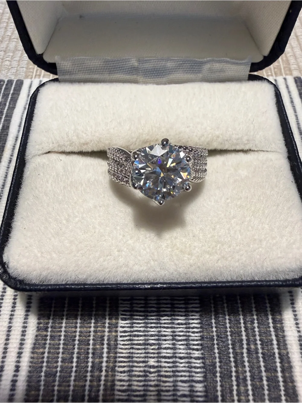 💍✨ Stunning Moissanite Rings Available! ✨💍